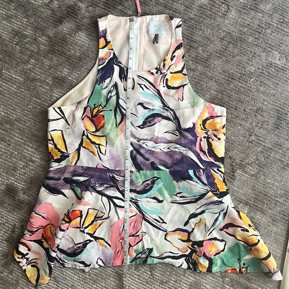 Size 8 Anthro top floral print with zipper back and handkerchief hem - Picture 8 of 8